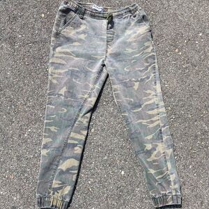 Kreamy, Faded Army Camo Print Joggers Pants, Elastic Waist & Ankles, Junior’s XL